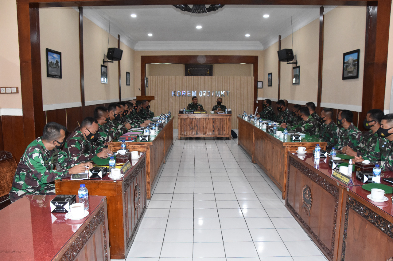 Danrem Terima Paparan Dandim Jajaran serta Para Kasi Korem 073/Makutarama